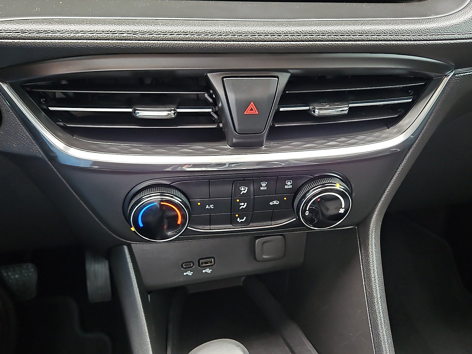 Used 2025 Buick Encore GX Preferred FWD image 13