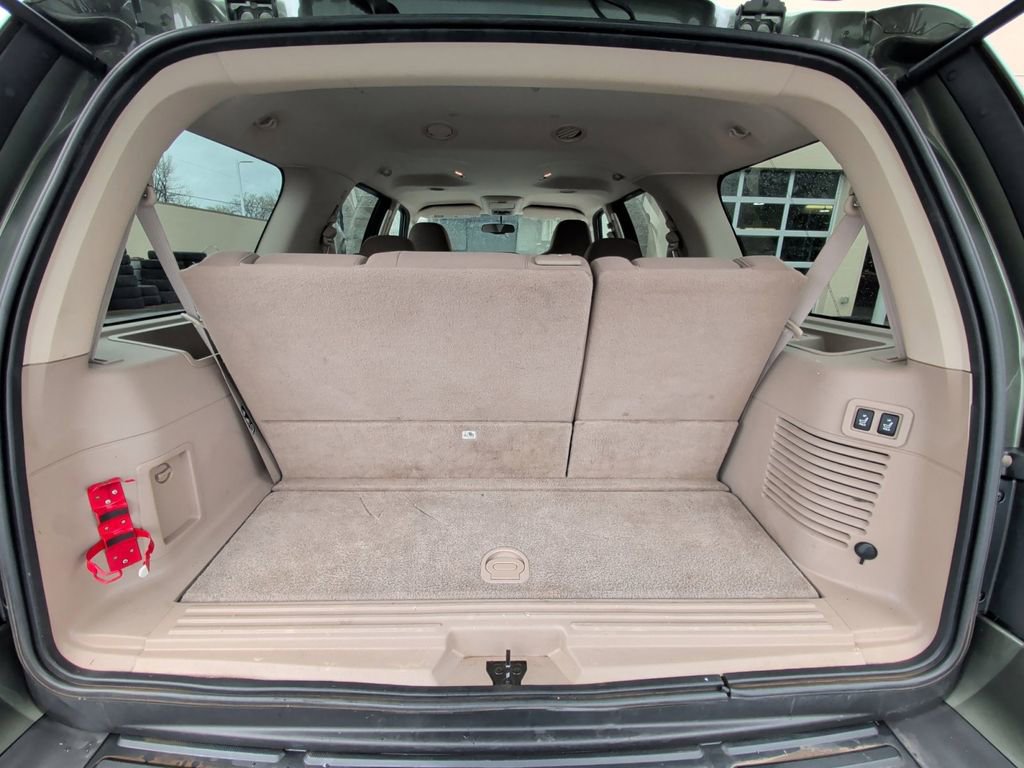 Used 2004 Ford Expedition XLT AWD/4WD image 17