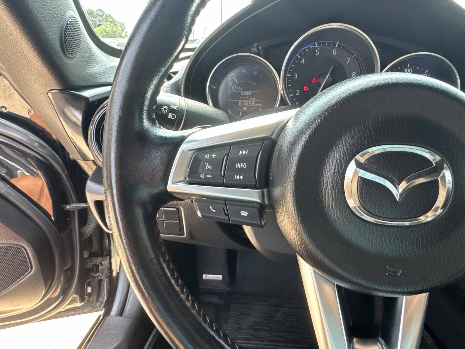 Used 2016 MAZDA MX-5 Miata Club RWD image 21