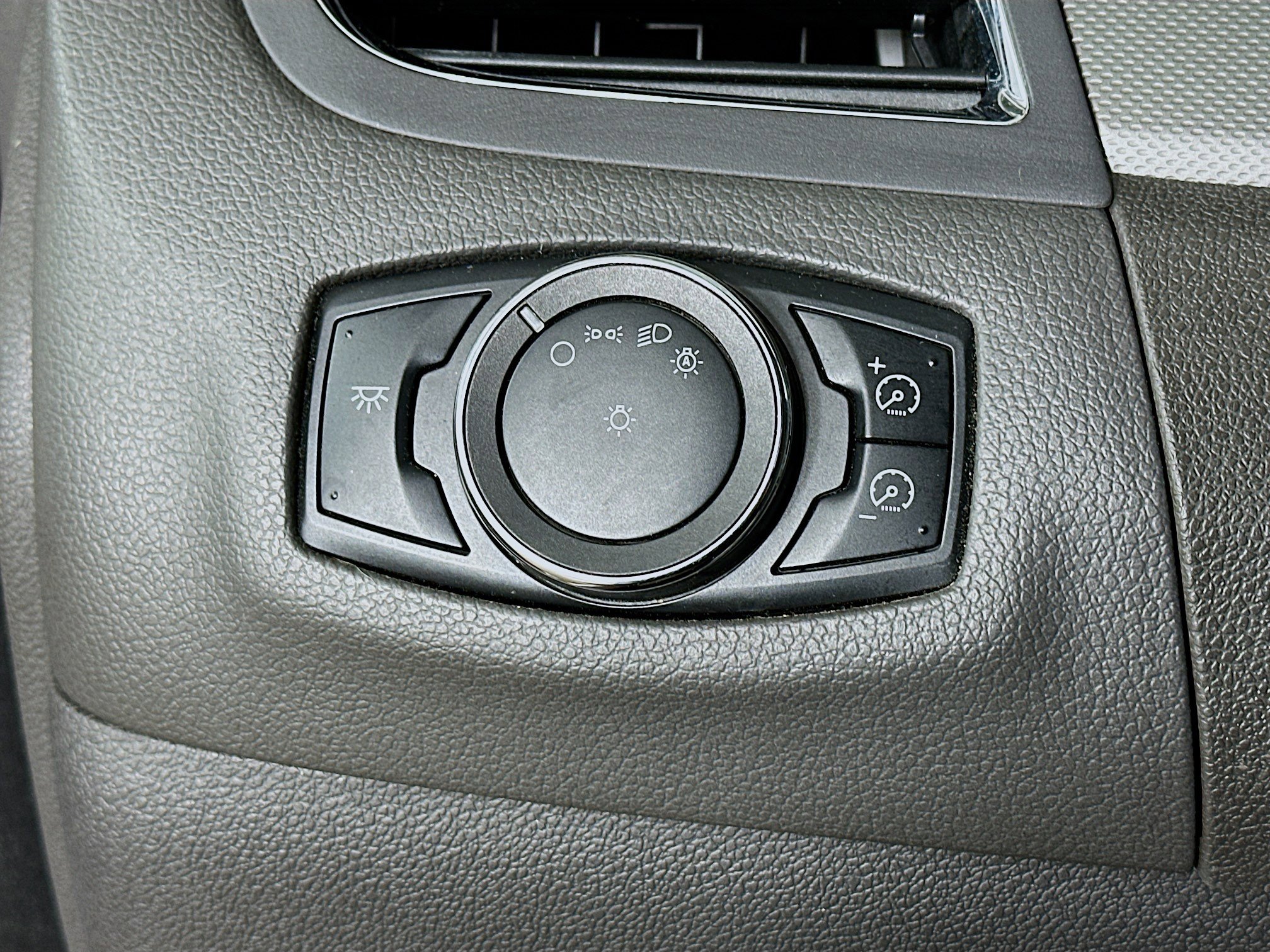 Used 2012 Ford Edge SEL image 17