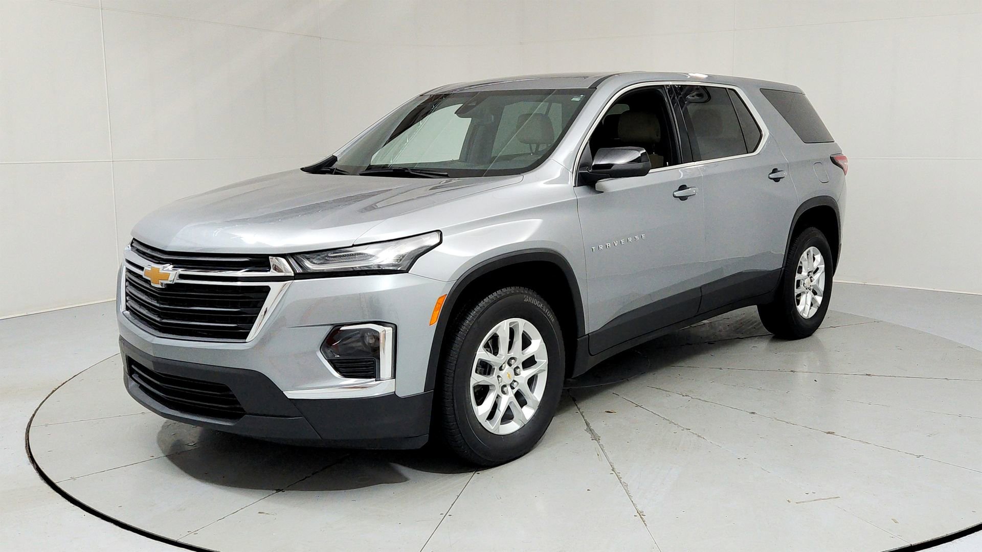 Certified 2023 Chevrolet Traverse LS FWD image 1
