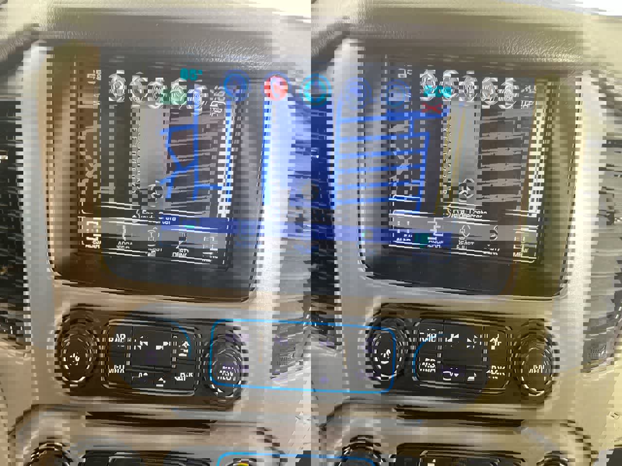 Used 2018 GMC Yukon Denali w/ Open Road Package image 20