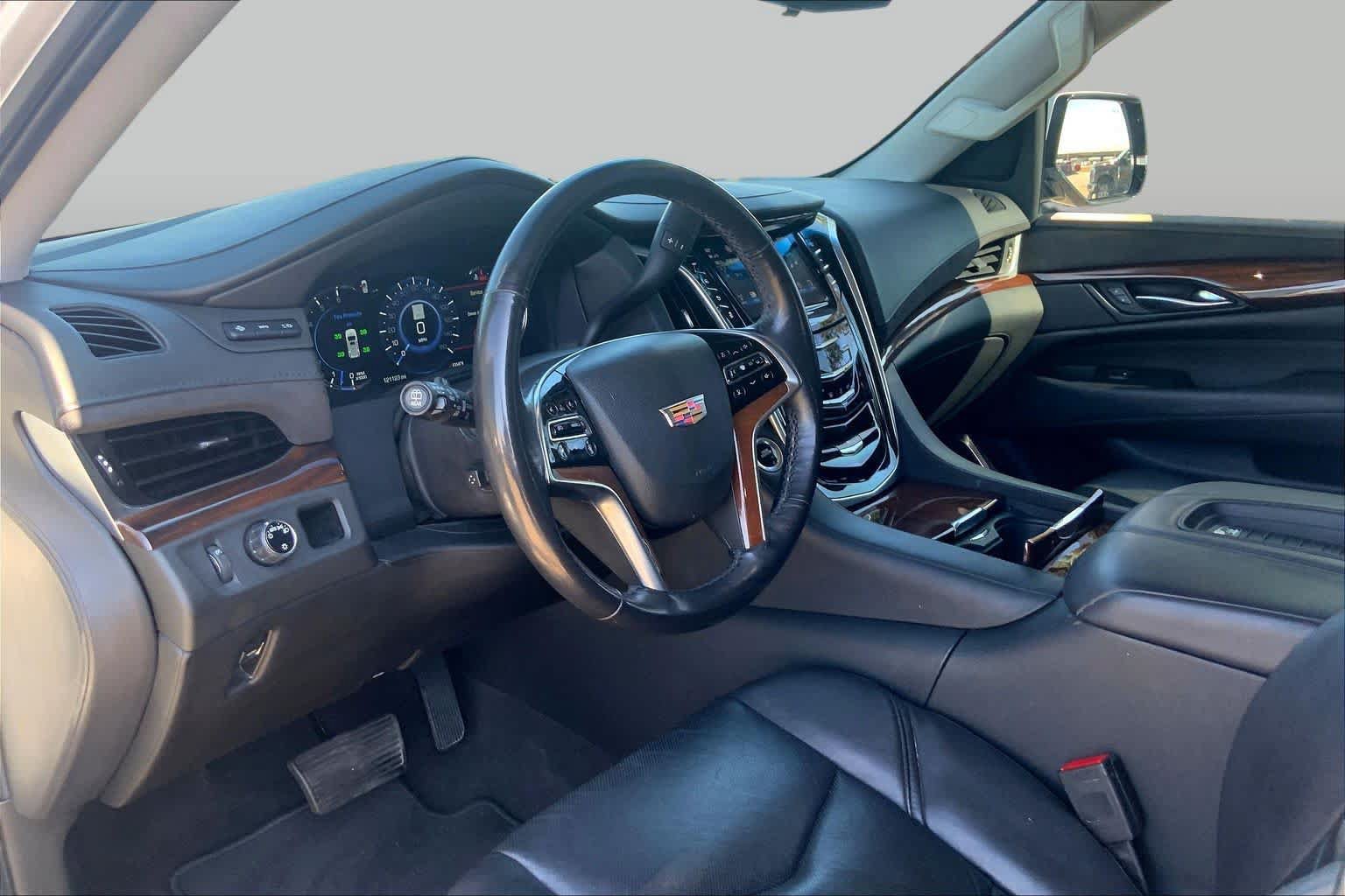 Used 2020 Cadillac Escalade Premium Luxury RWD image 18