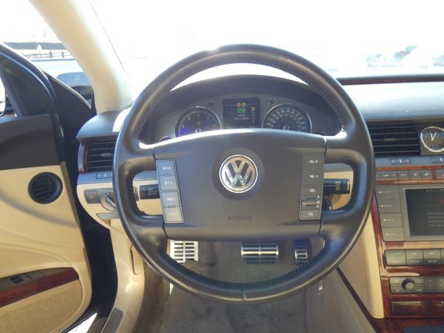 Used 2004 Volkswagen Phaeton W12 image 30