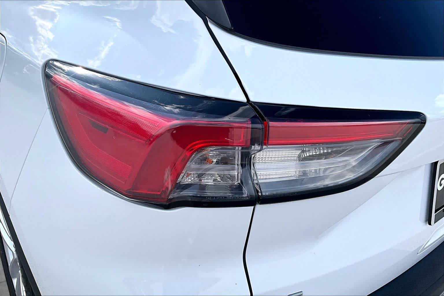 Used 2020 Ford Escape SE FWD image 29
