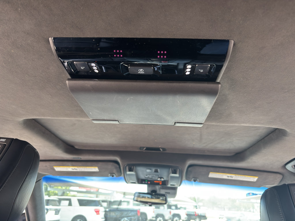 Used 2018 Cadillac Escalade ESV Platinum AWD/4WD image 23