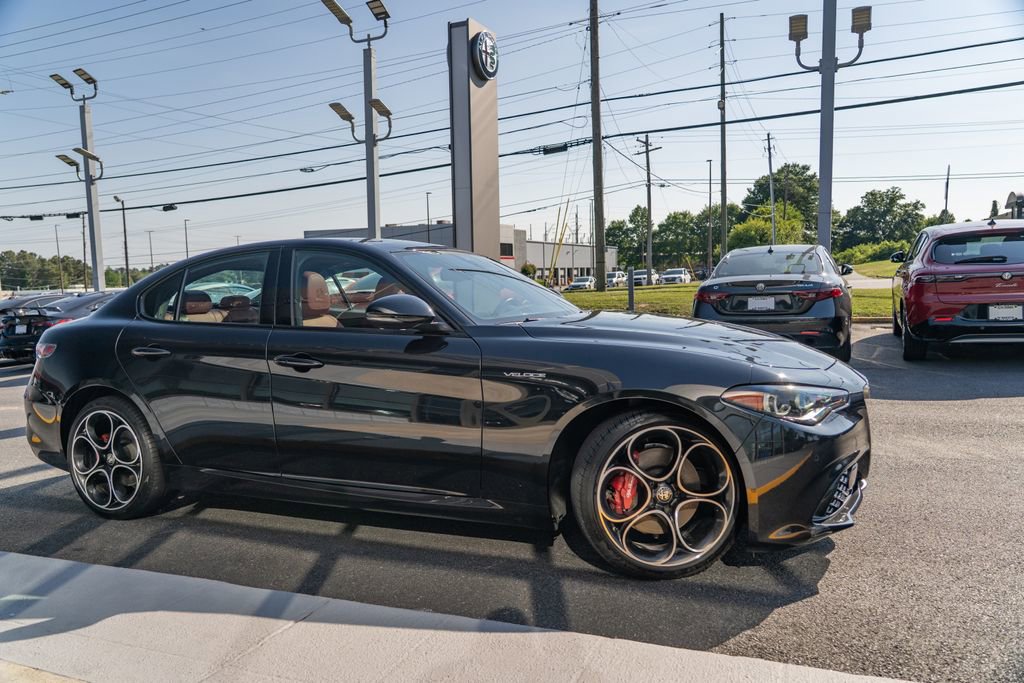 Used 2024 Alfa Romeo Giulia Veloce AWD/4WD image 10