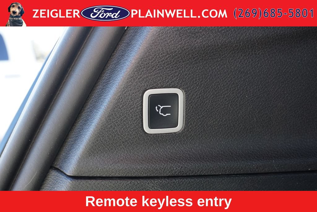 Used 2020 Chrysler Pacifica Touring w/ Advanced Safetytec Group FWD image 11