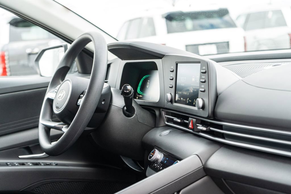 Certified 2025 Hyundai Elantra Blue image 12