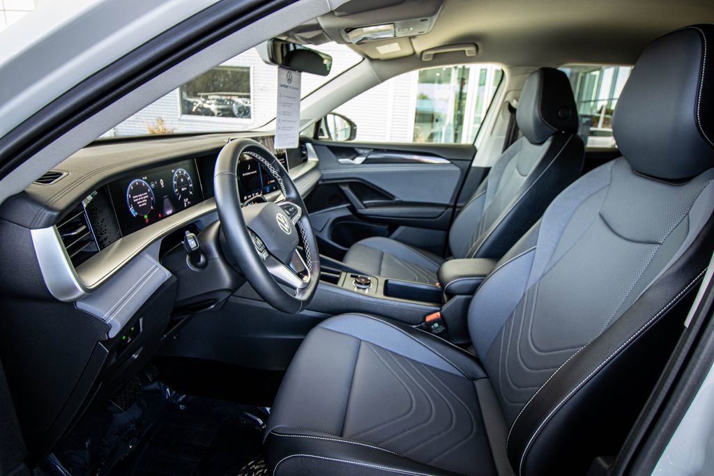 Certified 2025 Volkswagen Tiguan SE image 26