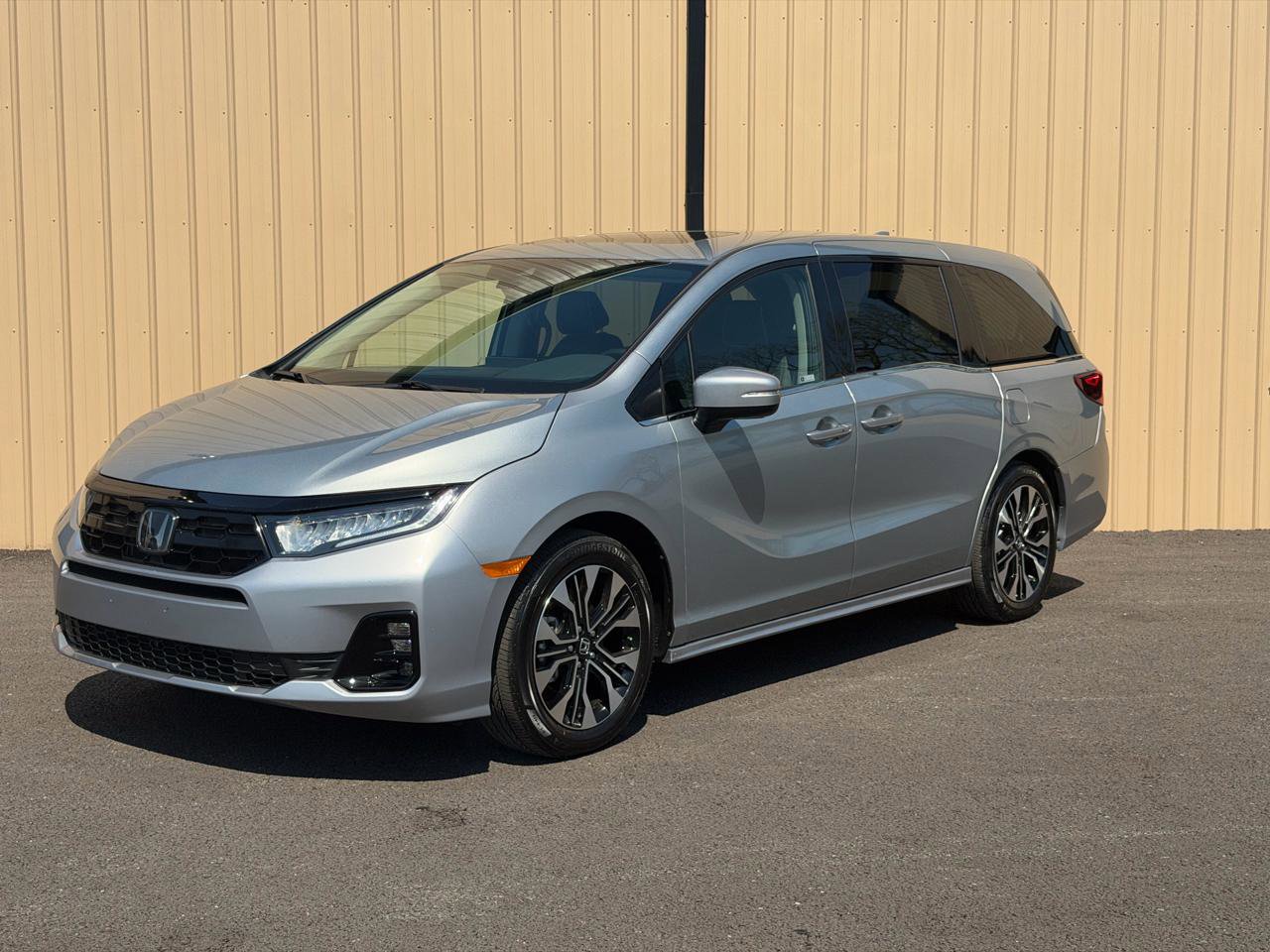 Used 2025 Honda Odyssey Elite image 5