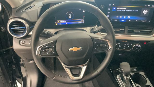 Used 2025 Chevrolet Trax LT w/ LT Convenience Package FWD image 16