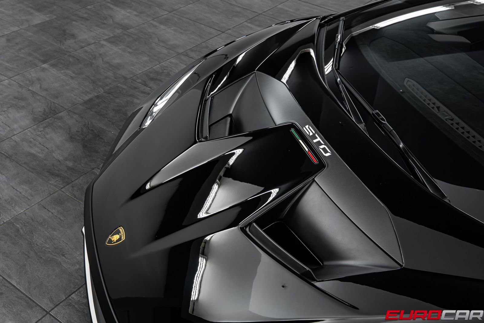 Used 2022 Lamborghini Huracan STO RWD image 9