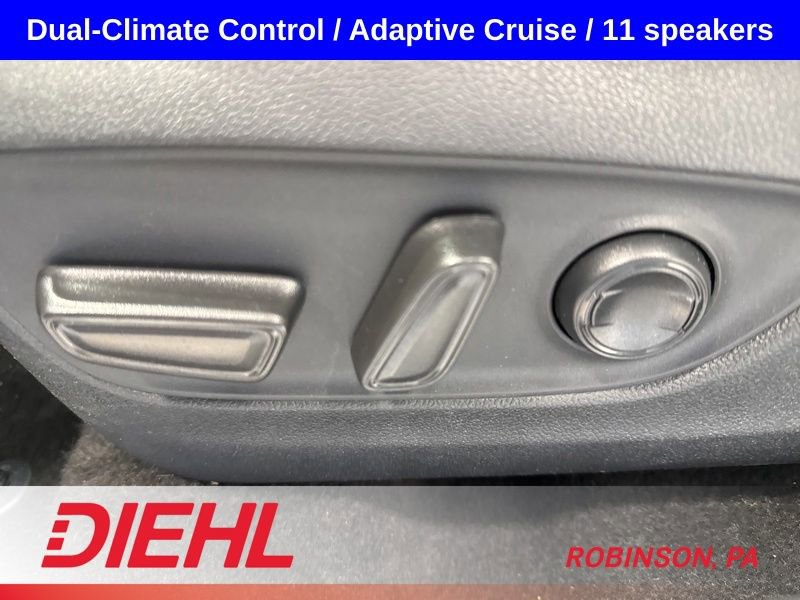 Used 2025 Toyota RAV4 Limited AWD/4WD image 19