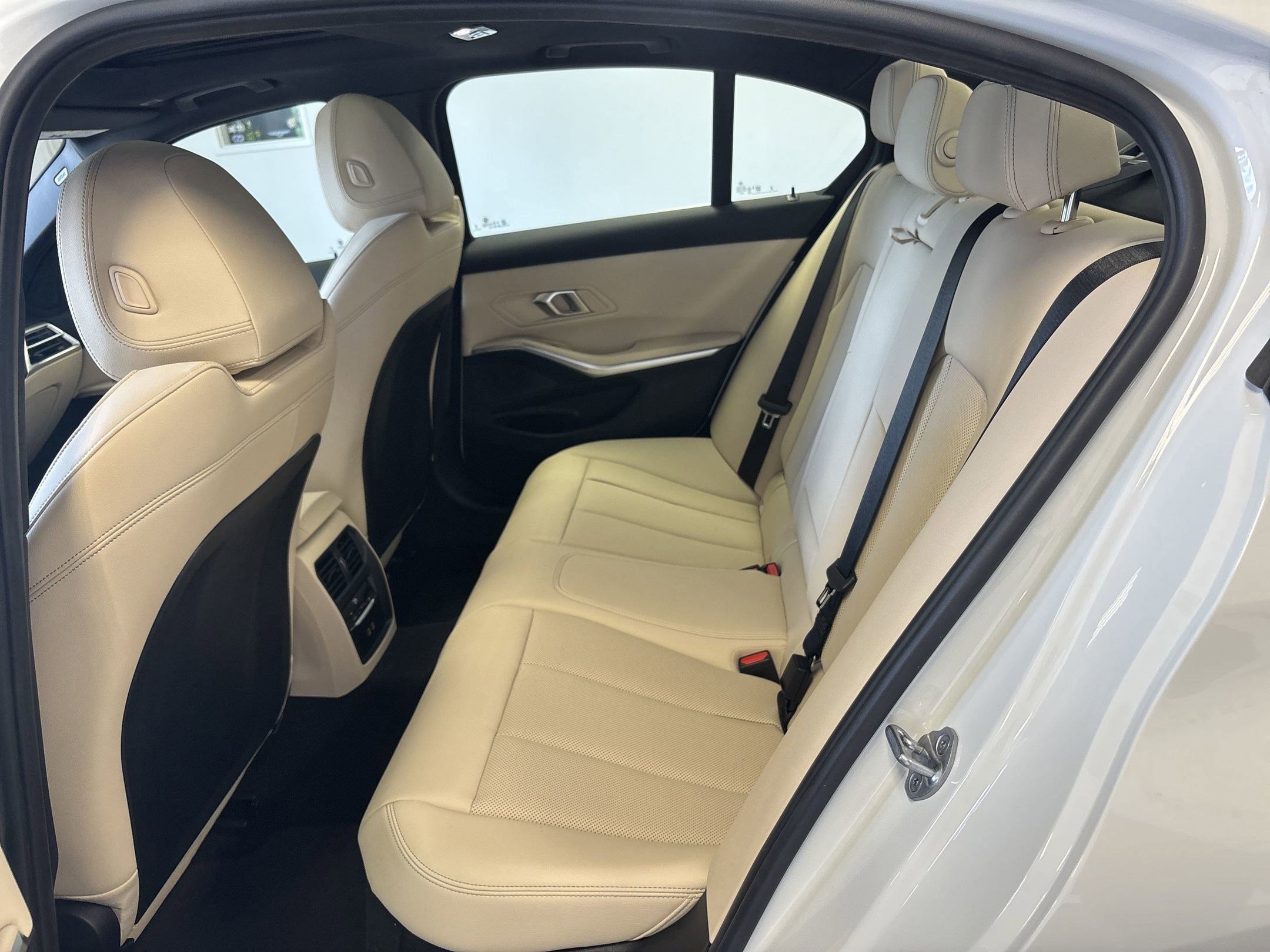 Used 2025 BMW 330i Sedan w/ Convenience Package image 12