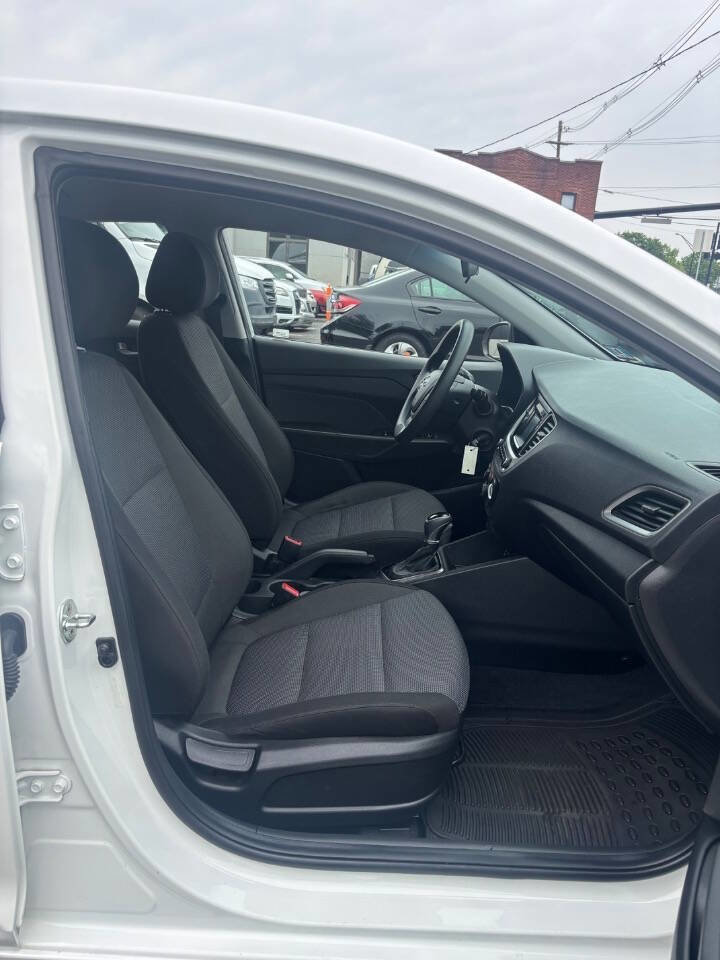 Used 2018 Hyundai Accent SE FWD image 13
