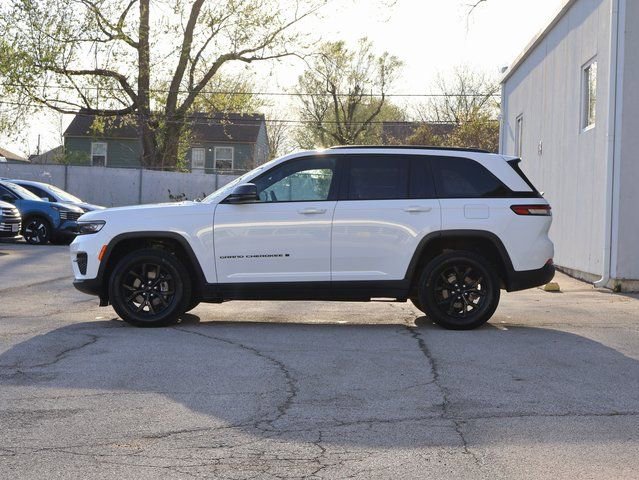 Used 2024 Jeep Grand Cherokee Altitude image 5