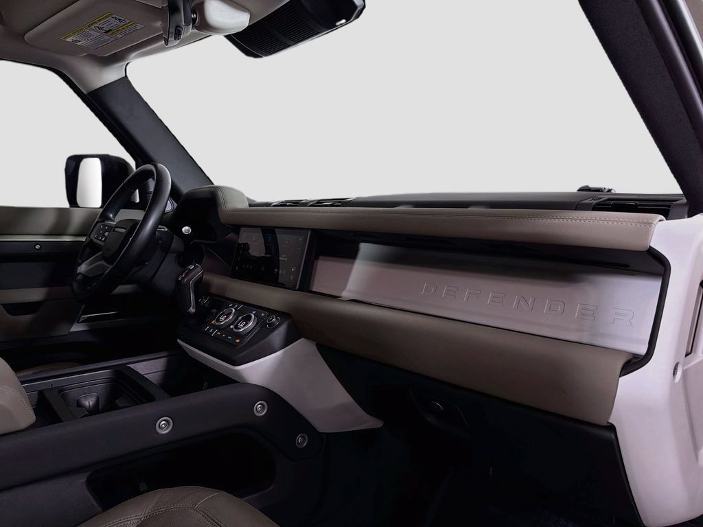Certified 2023 Land Rover Defender 110 SE AWD/4WD image 31