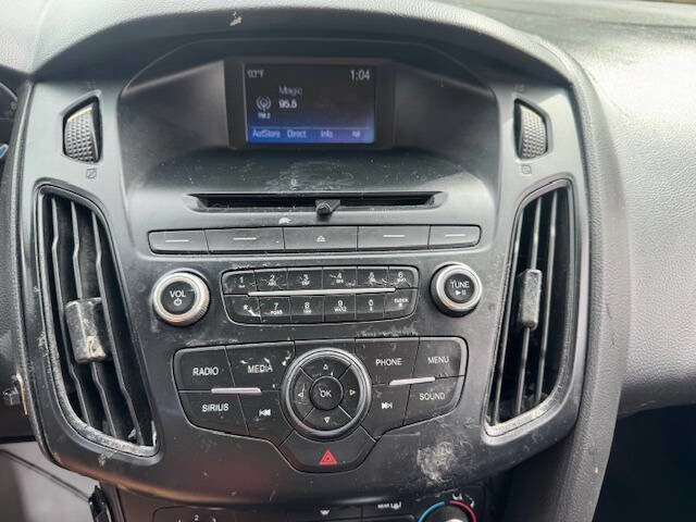 Used 2015 Ford Focus SE w/ SE Sport Package image 28