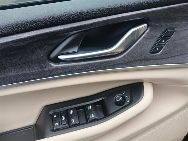 Used 2024 Jeep Grand Cherokee L Limited w/ Black Appearance Package image 13