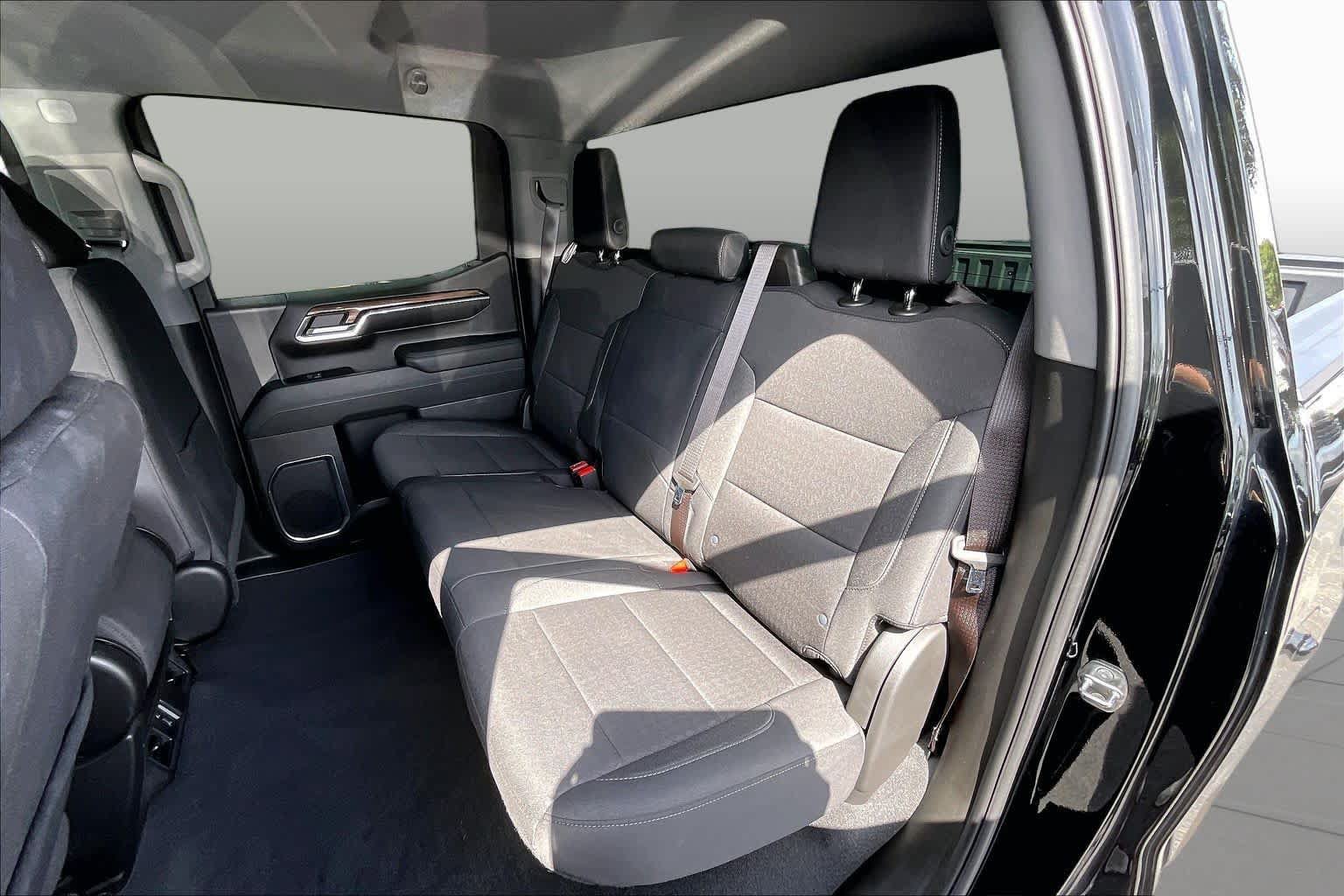 Used 2023 Chevrolet Silverado 1500 LT AWD/4WD image 25