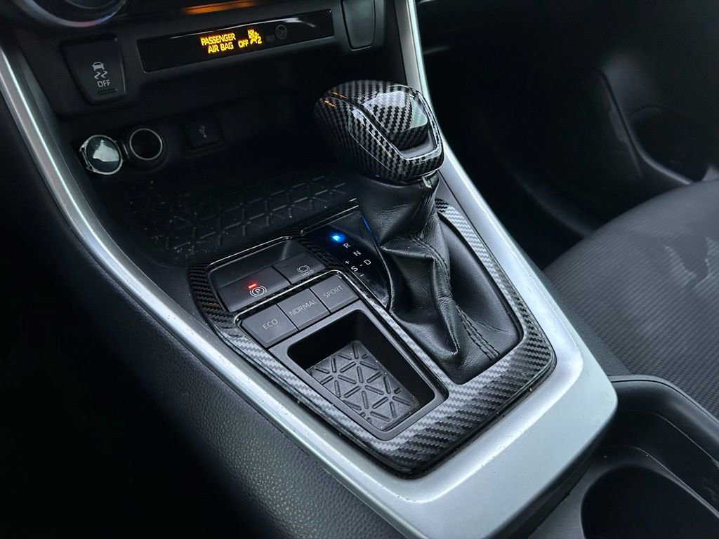 Used 2020 Toyota RAV4 LE image 26