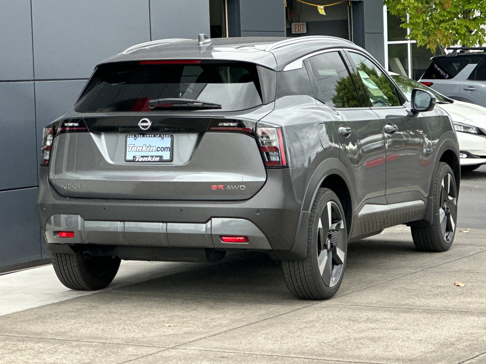 Used 2025 Nissan Kicks SR w/ Illumination Package AWD/4WD image 4