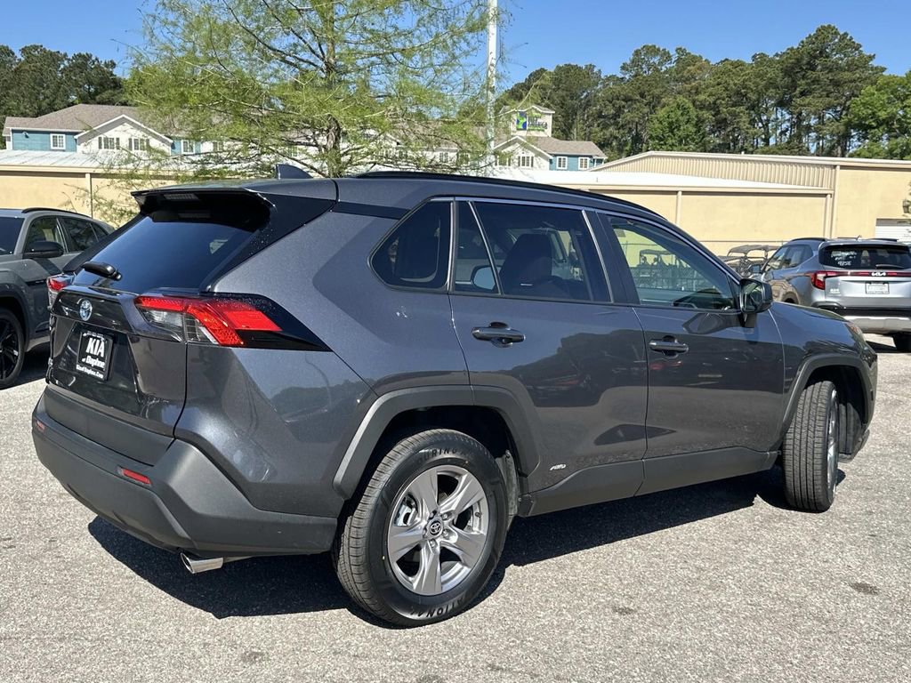 Used 2023 Toyota RAV4 LE AWD/4WD image 5