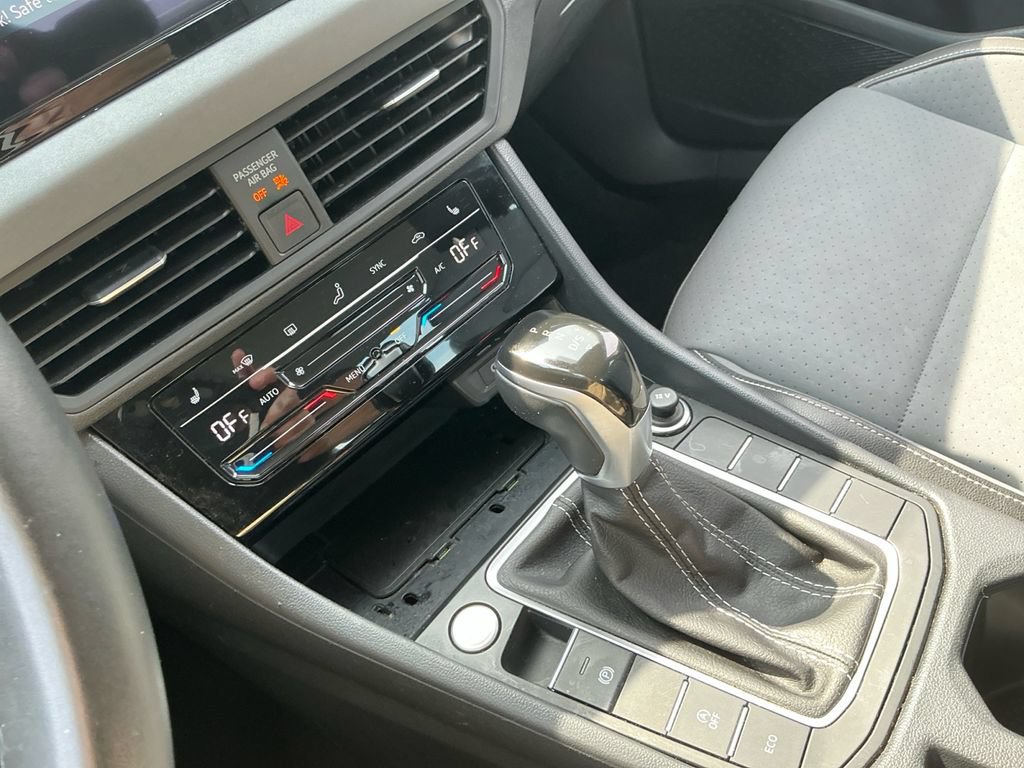 Used 2025 Volkswagen Jetta SE FWD image 28