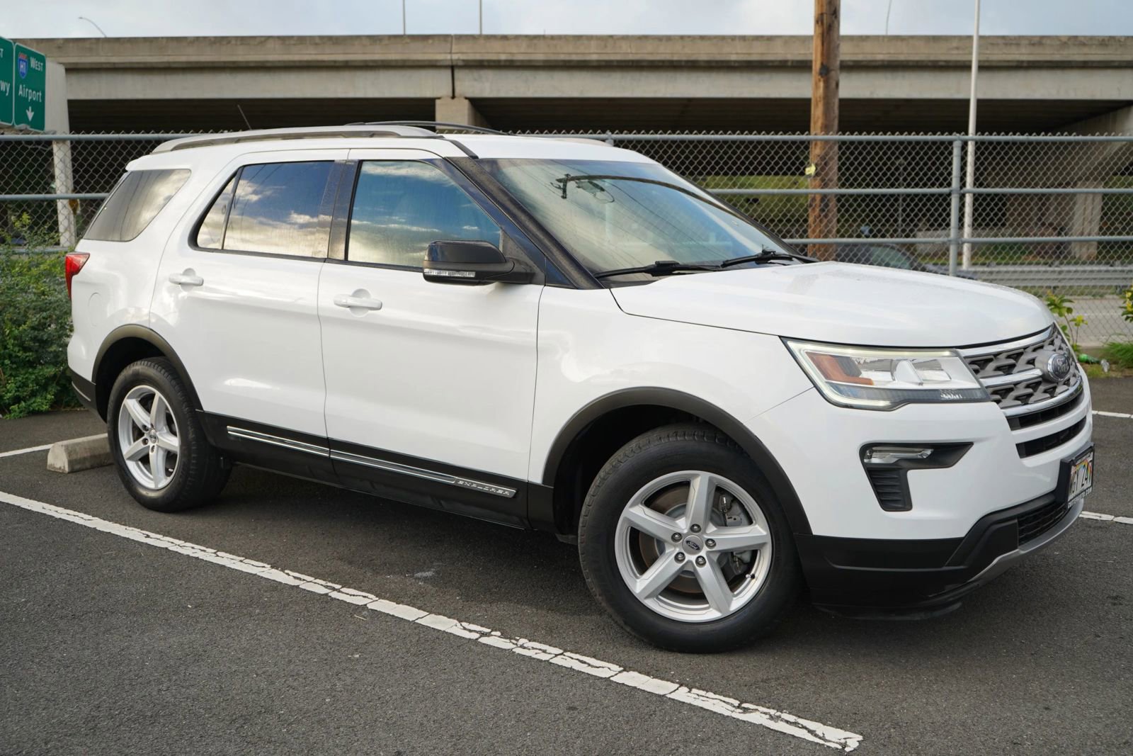 Used 2018 Ford Explorer XLT w/ Equipment Group 201A image 5