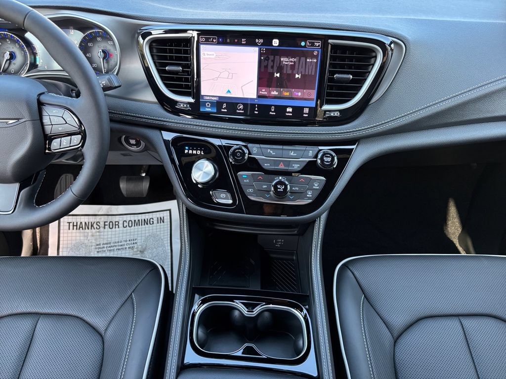 New 2027 Chrysler Pacifica Limited AWD/4WD image 16