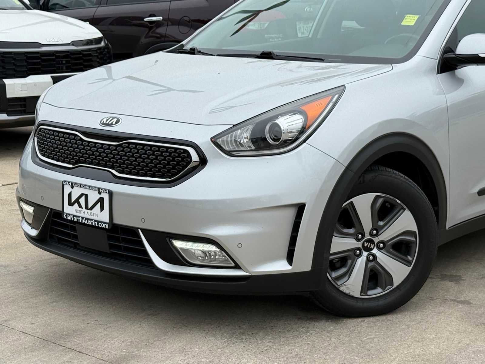 Used 2018 Kia Niro EX w/ EX Premium Package FWD image 2