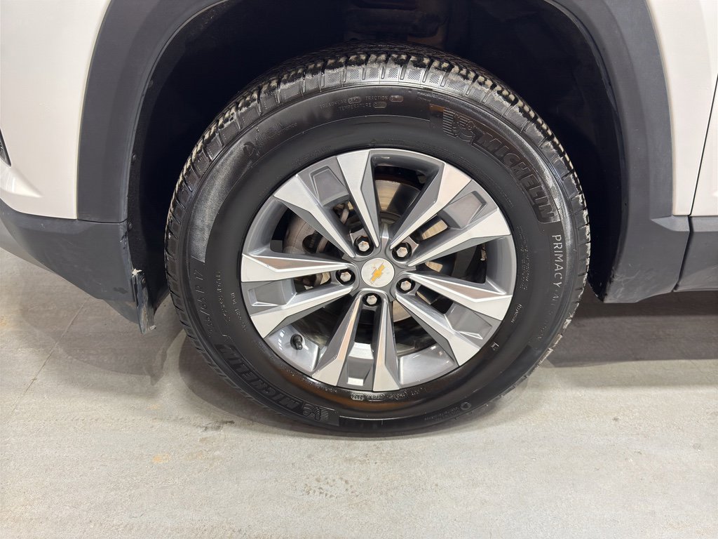 Used 2025 Chevrolet Equinox LT w/ Convenience Package II image 9