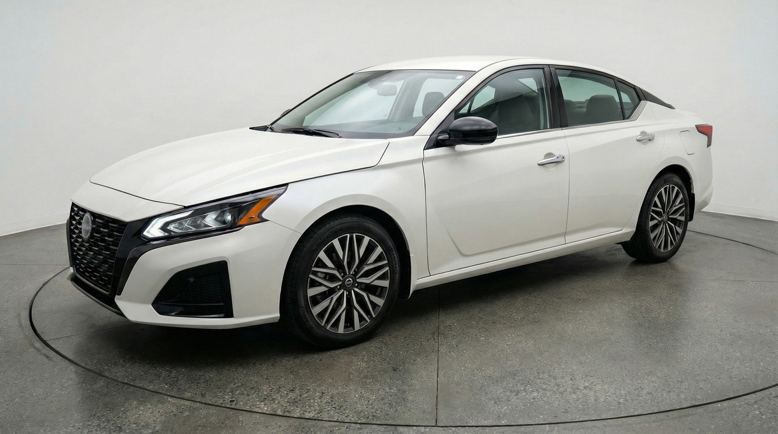 Used 2025 Nissan Altima 2.5 SV FWD image 3