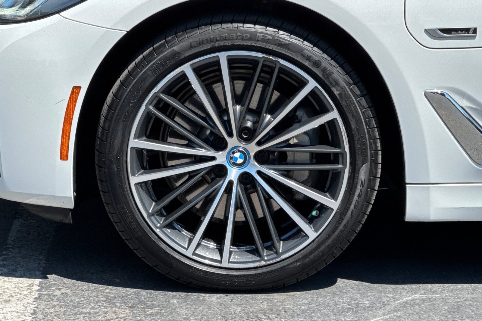 Used 2023 BMW 530e RWD image 37