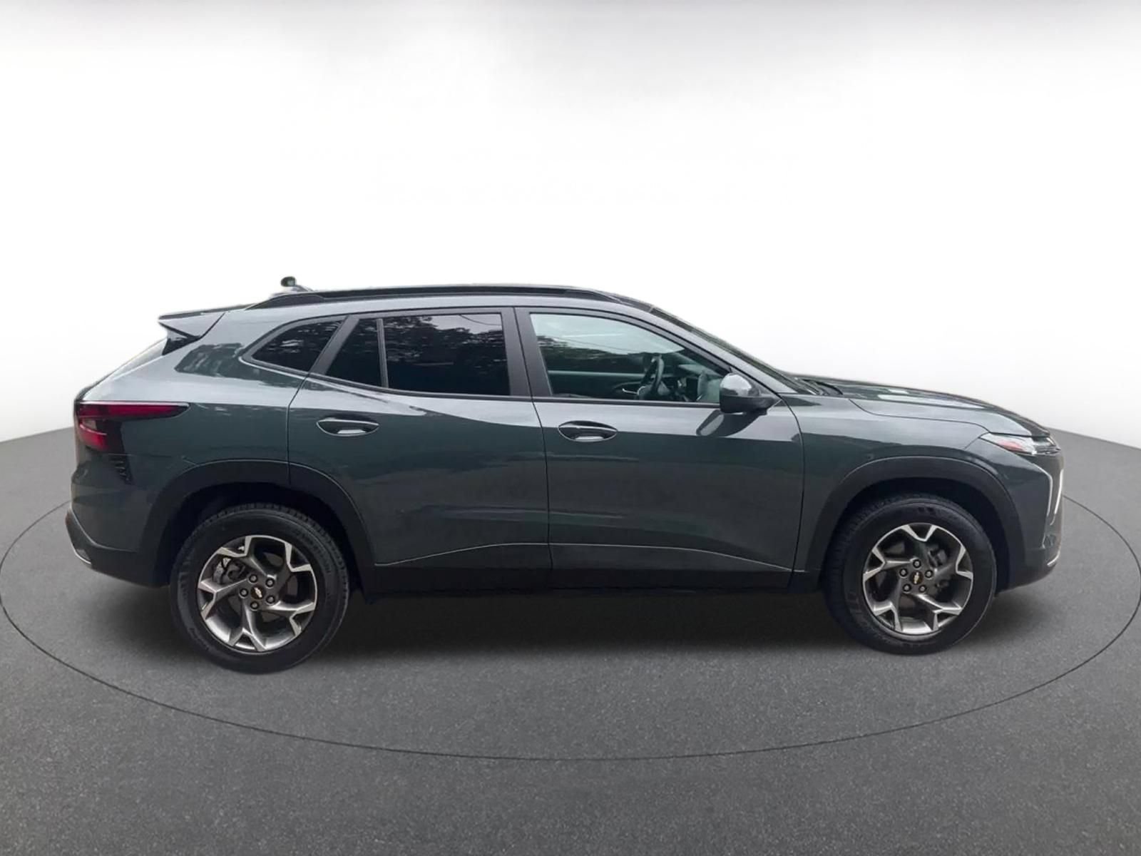 Used 2025 Chevrolet Trax LT w/ LT Convenience Package FWD image 15