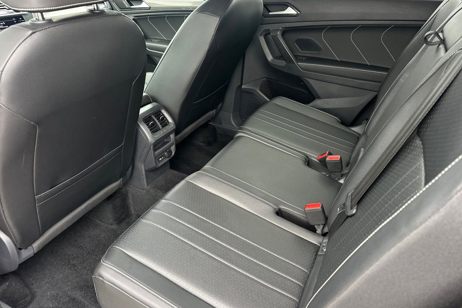 Used 2022 Volkswagen Tiguan SE FWD image 12