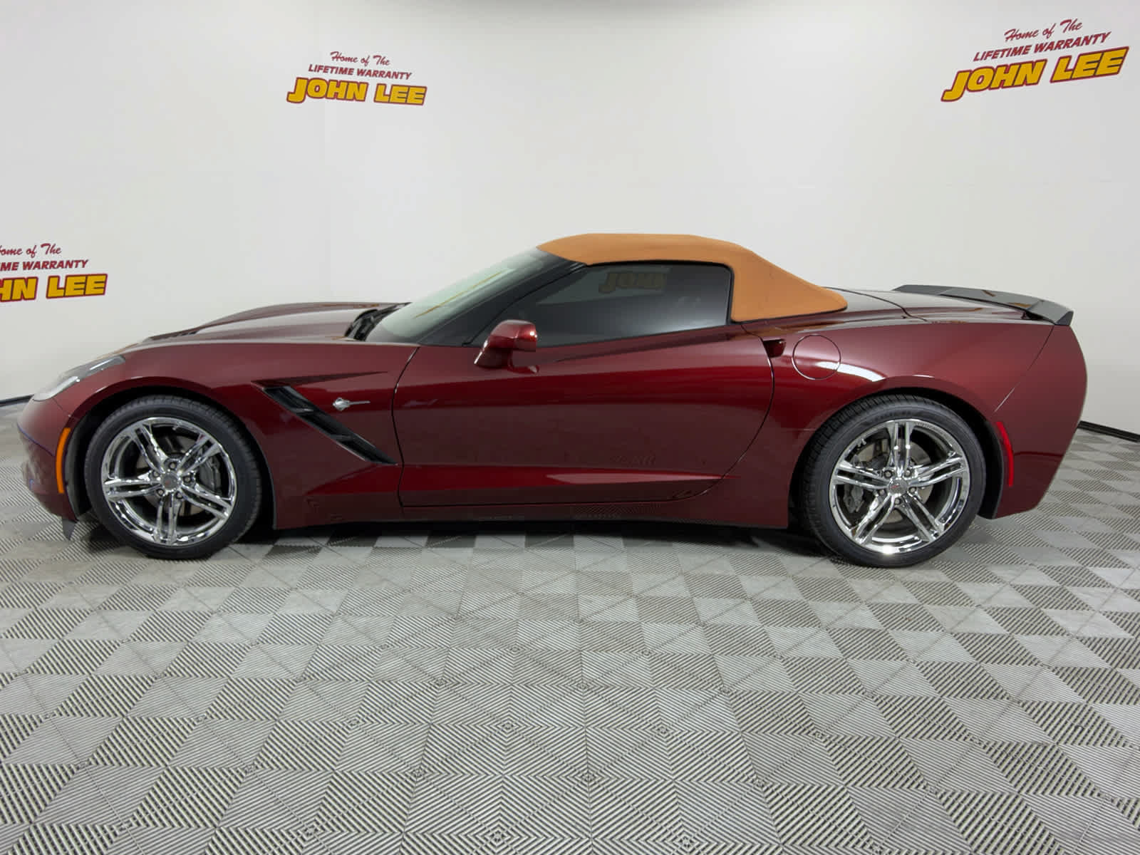 Used 2016 Chevrolet Corvette Stingray Convertible w/ 2LT Preferred Equipment Group RWD image 2