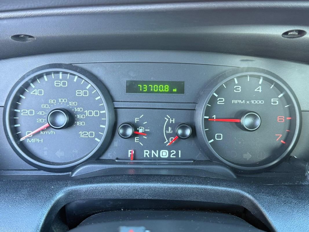 Used 2008 Ford Crown Victoria RWD image 11