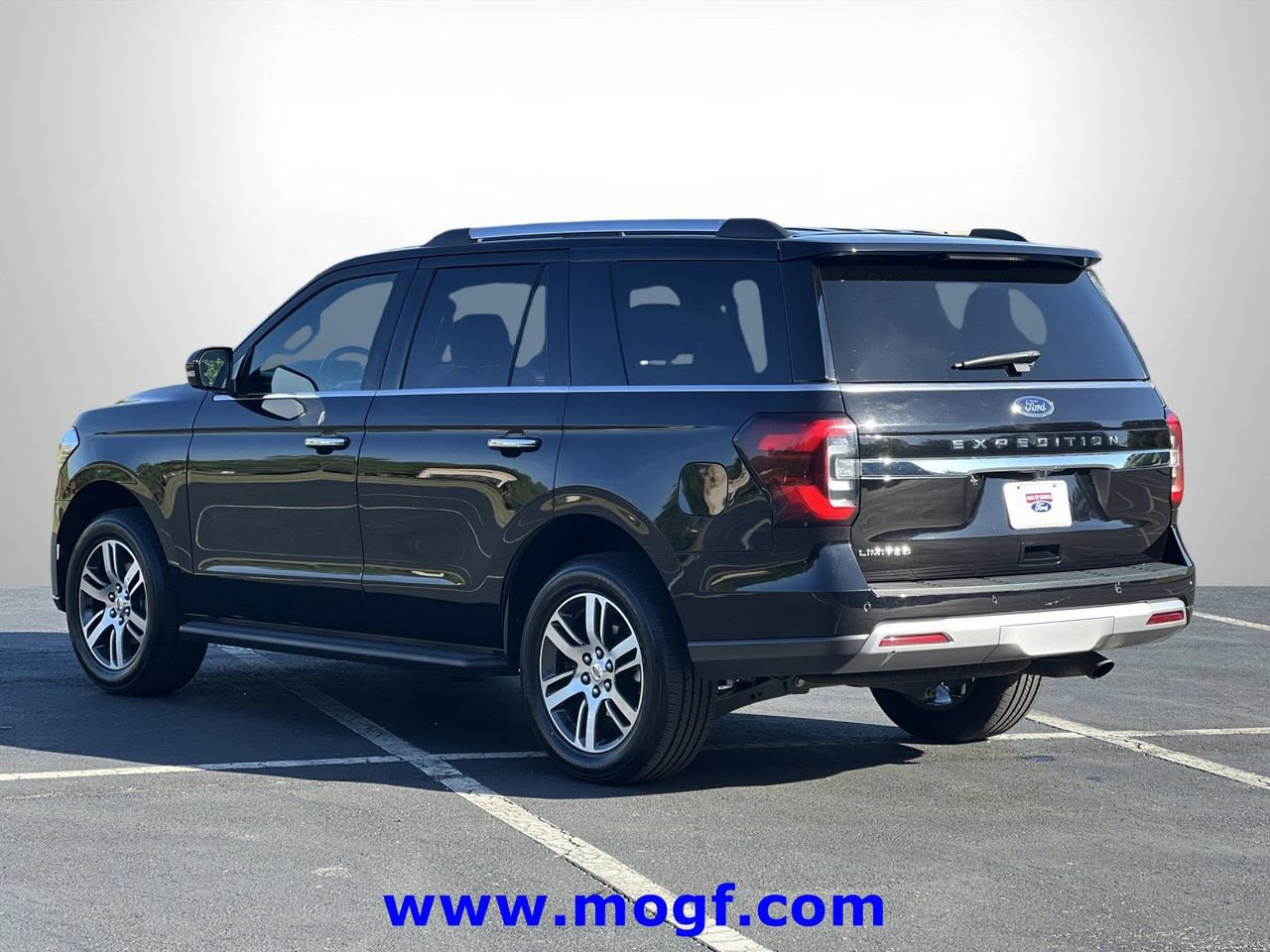 Used 2024 Ford Expedition Limited RWD image 2