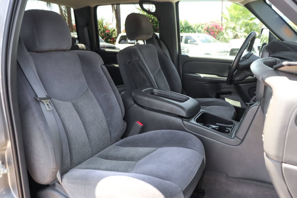 Used 2006 Chevrolet Silverado 3500 LT w/ Heavy-Duty Power Package RWD image 38