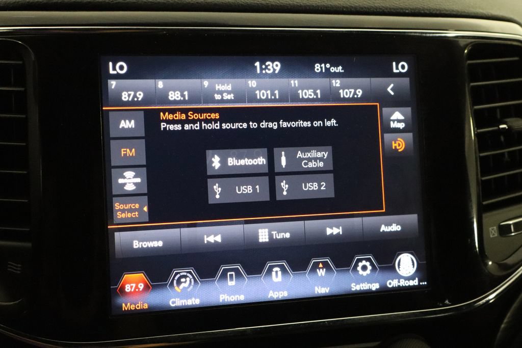 Used 2022 Jeep Grand Cherokee Laredo E AWD/4WD image 30
