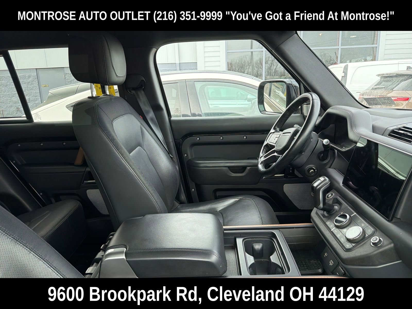 Used 2023 Land Rover Defender 130 X-Dynamic SE image 5