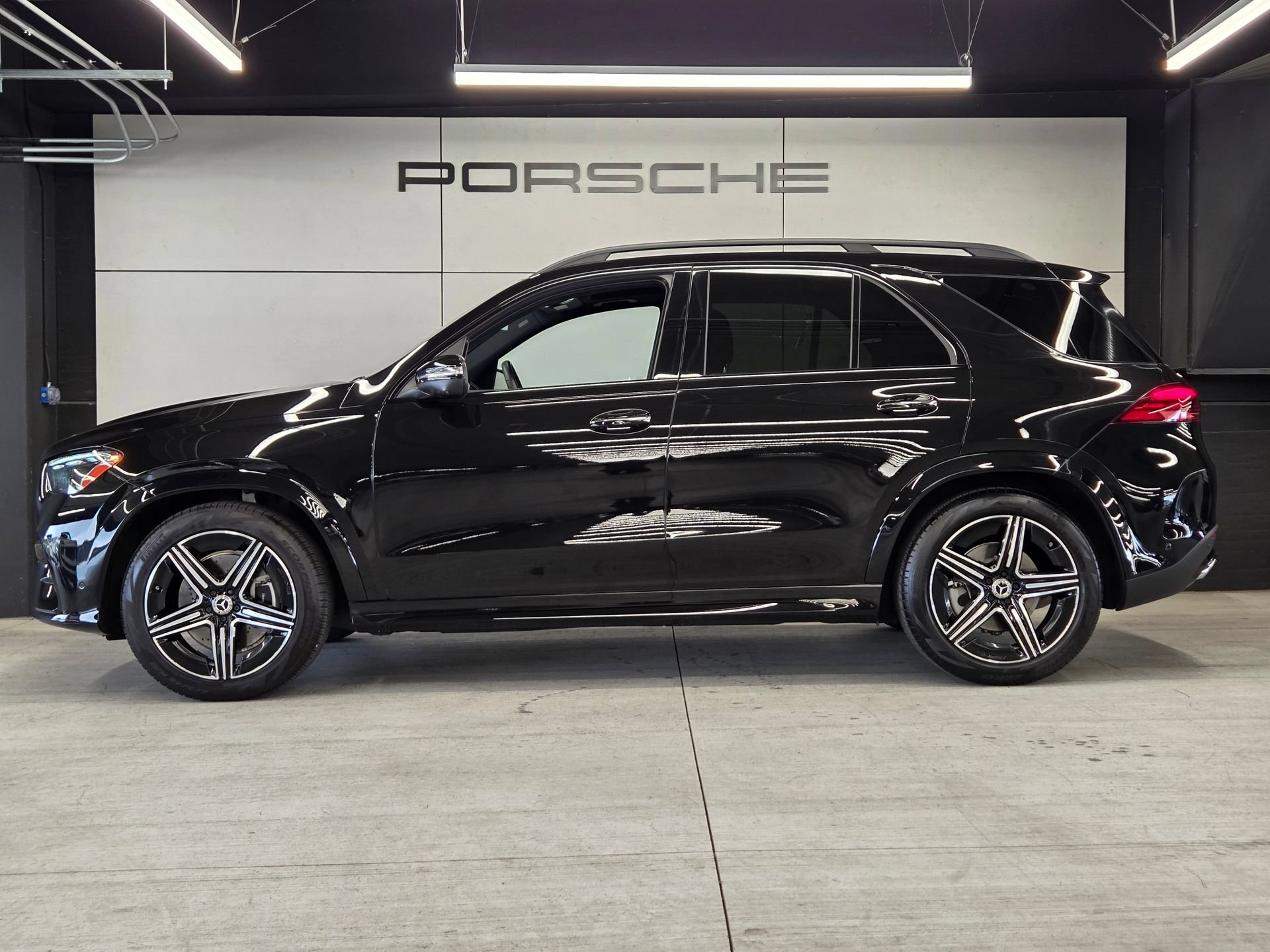 Used 2026 Mercedes-Benz GLE 450 4MATIC w/ Driver Assistance Package image 2