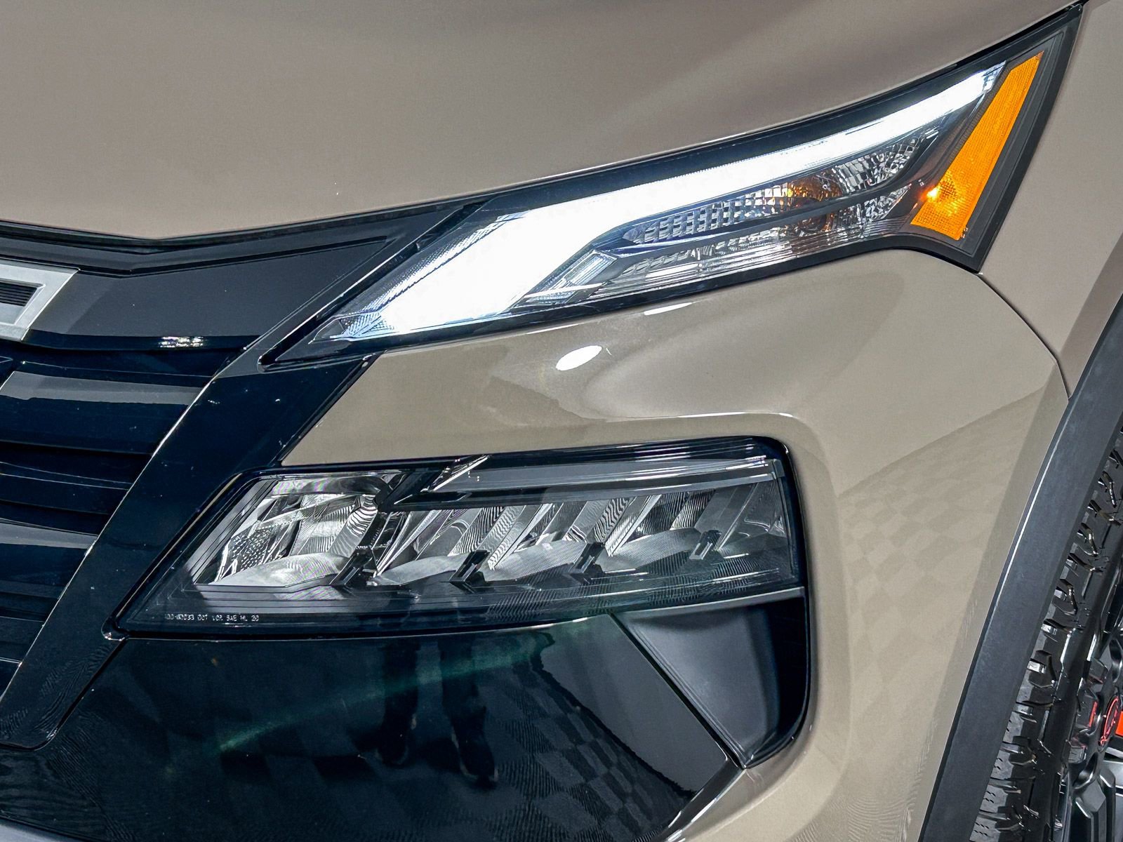 Certified 2025 Nissan Rogue SV image 4