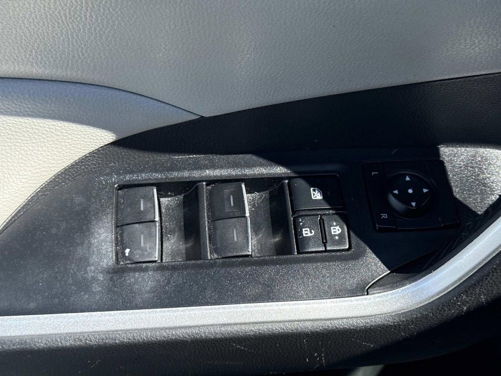 Used 2022 Toyota RAV4 XLE image 18