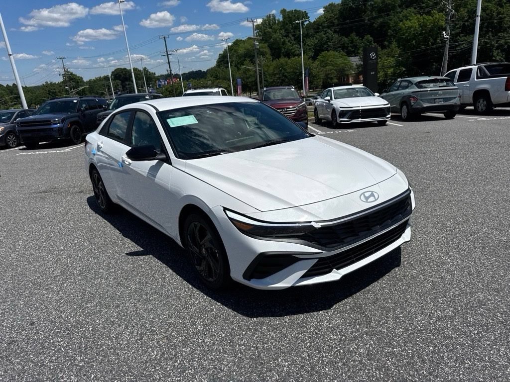 New 2026 Hyundai Elantra SEL Sport Premium FWD image 2