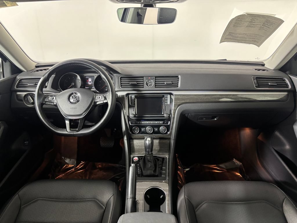 Used 2017 Volkswagen Passat 1.8T SE FWD image 16