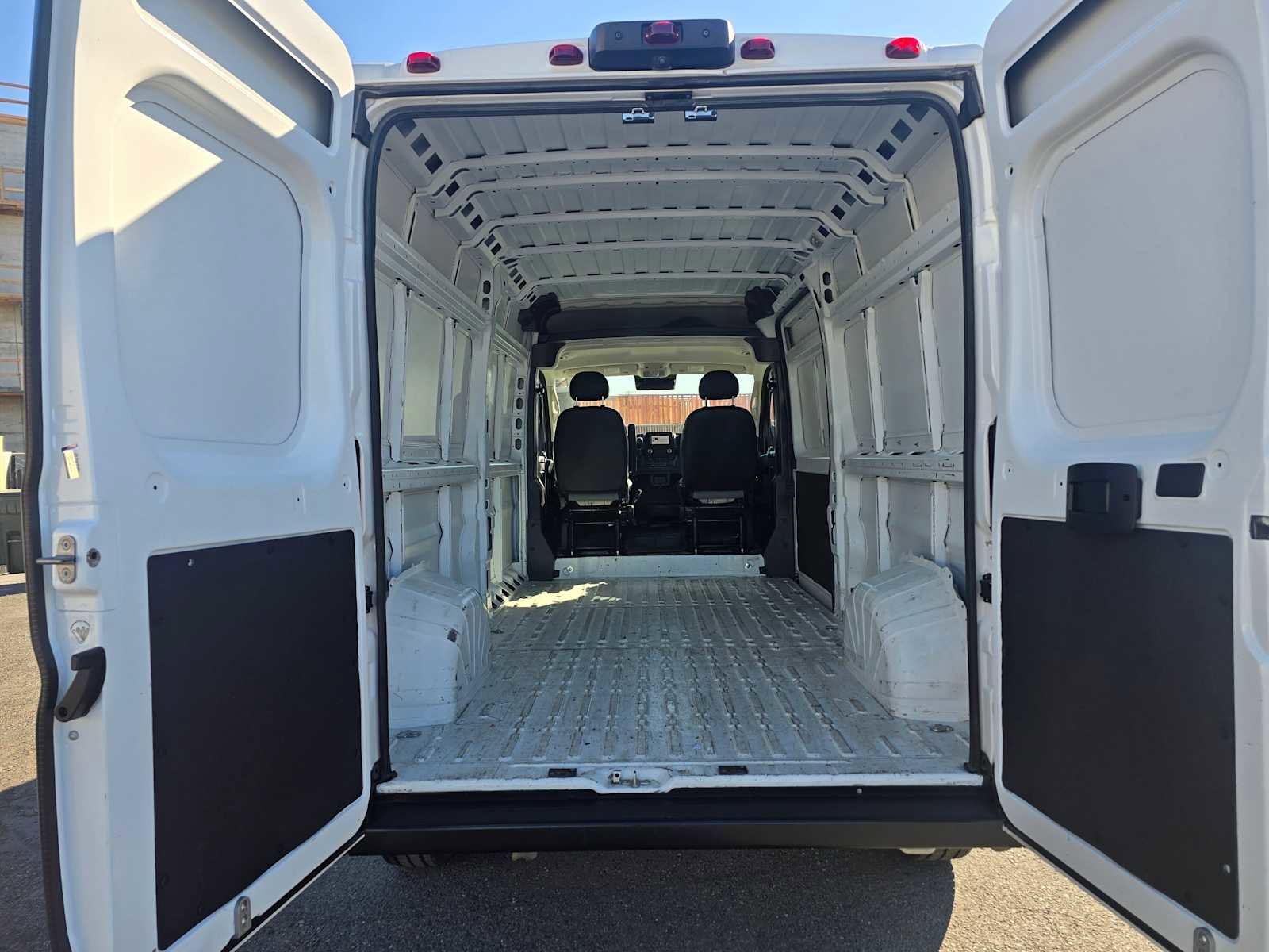 Used 2023 RAM ProMaster 2500 image 17