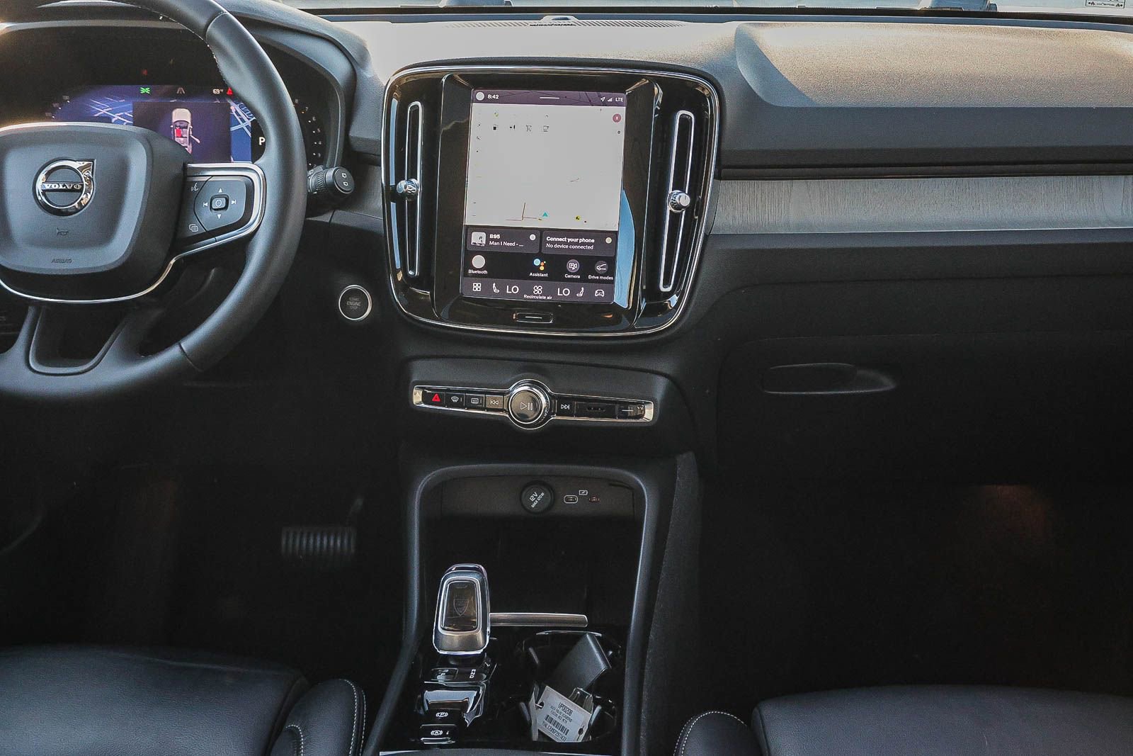 Used 2023 Volvo XC40 B5 Ultimate w/ Protection Package Premier image 22